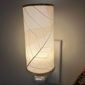 Elegant Cream Leaf Nightlight